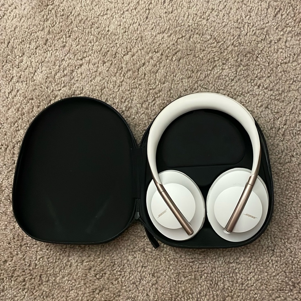 COPY - Bose Noise Cancelling Wireless Bluetooth Headphones 700 soapstone